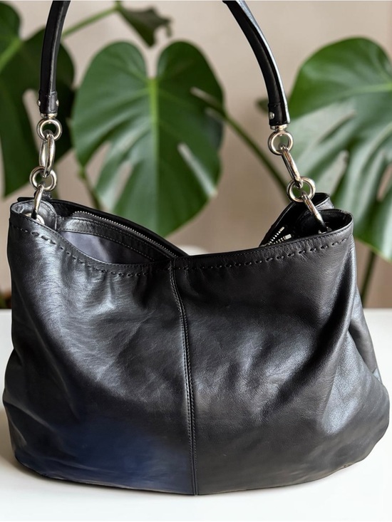 Y2K Coach Black Leather Shoulder Bag with Turn-Lock Accent